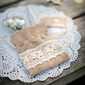 Sachet jute & dentelle