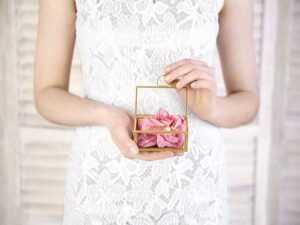 Boîte en verre doré 9x5,5x4cm pour alliances