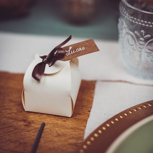 24 étiquettes perforées en papier kraft