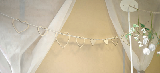 Guirlande bois de 10 cœurs assortis et cordon 2m