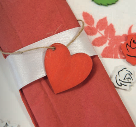 6 cœurs en bois avec cordelette