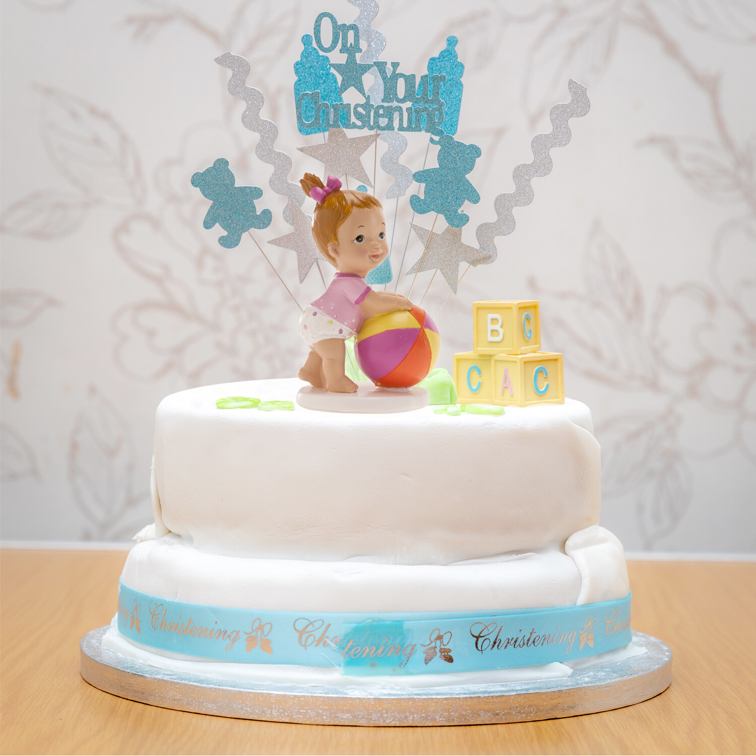 Figurine de Gâteau Baptême Fille avec Balle 11 x 7 cm