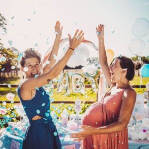 Ballon géant “Fille ou Garçon?” en noir avec des confettis roses ou bleu de 60cm