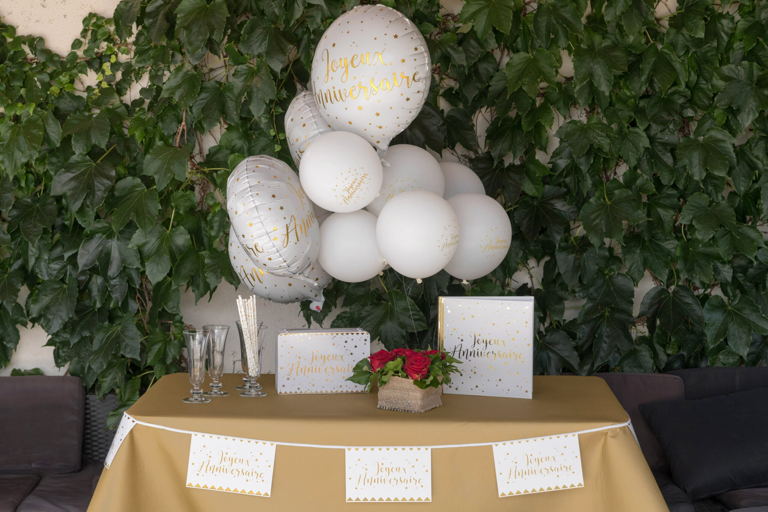 Guirlande de 12 fanions “Joyeux Anniversaire” 5m